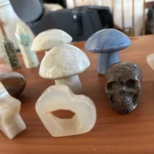 Large lot of Healing crystals- star, skull, die, mushrooms & a heart!